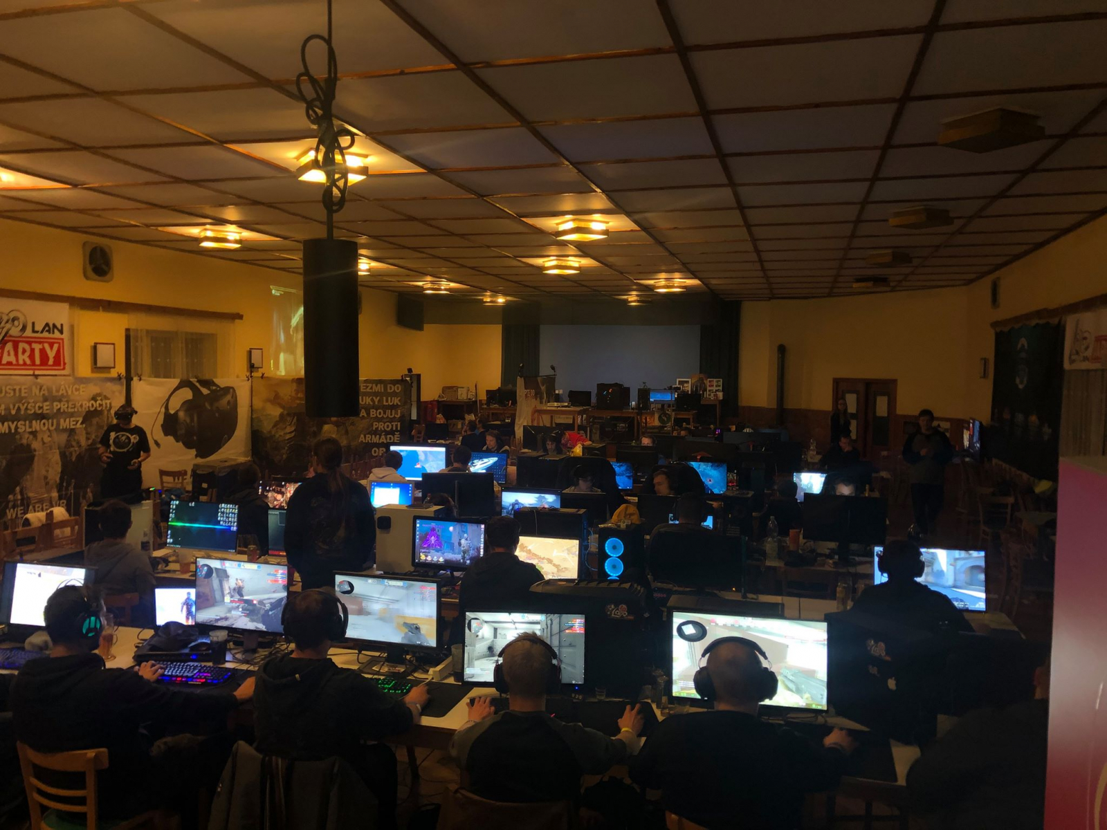 LOBO LAN PARTY 2.jpg