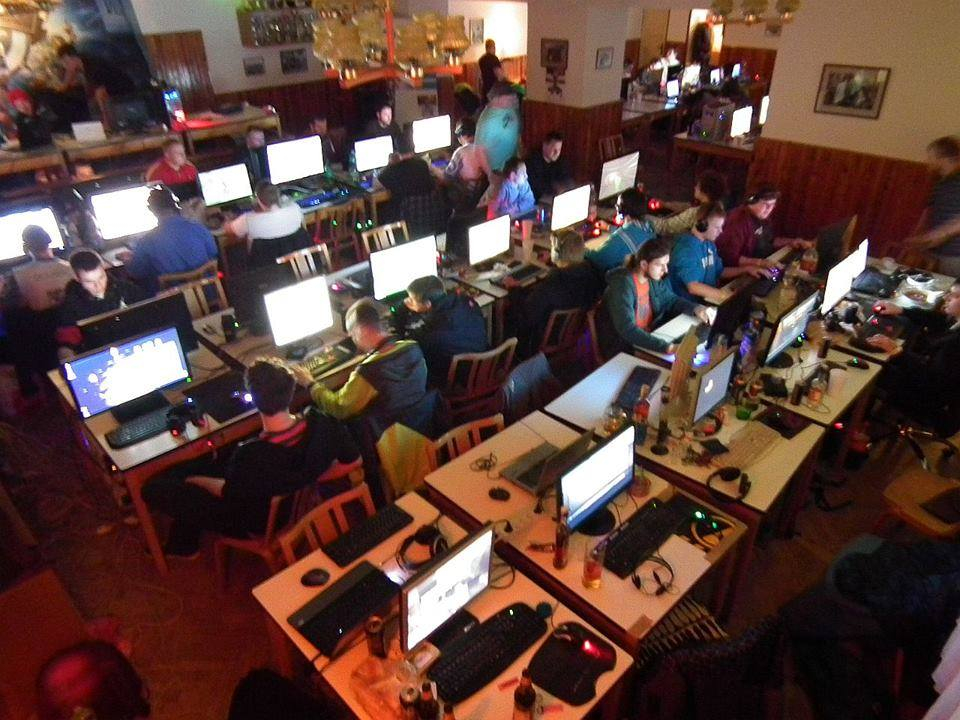 LOBO LAN PARTY.jpg